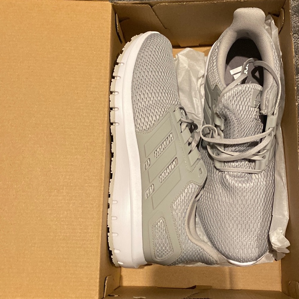 Brand New In Box Adidas Ultimashow Running shoes.